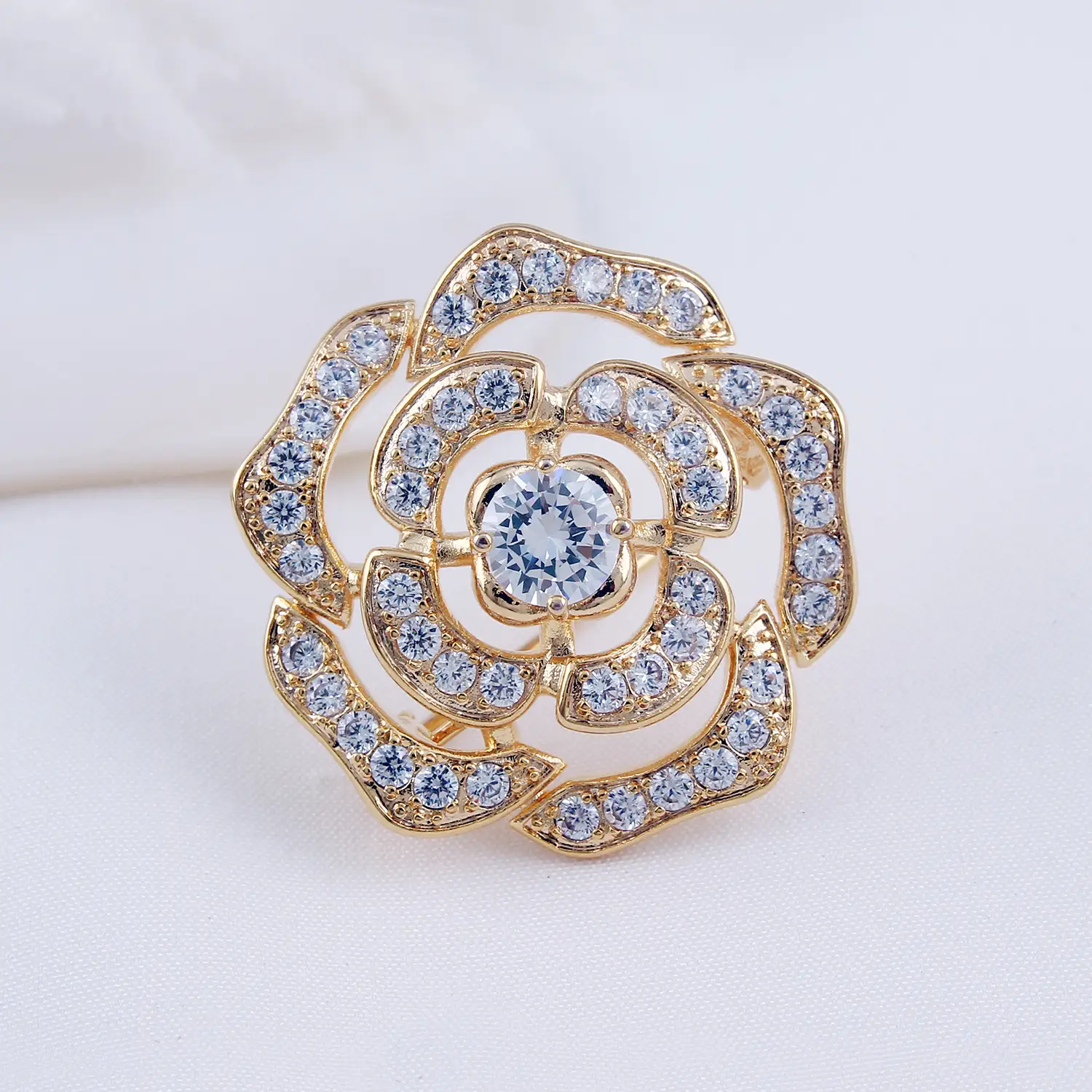Classic Crystal Camellia Brooch Women High-end Zircon Anti-light Pin - Image 4