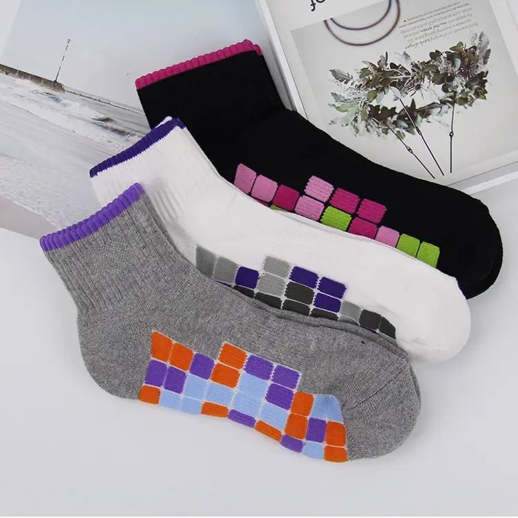 Colorful Plaid Color-Blocked Mid-Calf Cotton Socks for Men and Women, Breathable, Sweat-Absorbent, Sports, Casual, Versatile, Trendy Socks Wholesale