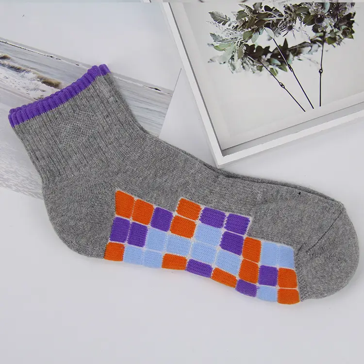 Colorful Plaid Color-Blocked Mid-Calf Cotton Socks for Men and Women, Breathable, Sweat-Absorbent, Sports, Casual, Versatile, Trendy Socks Wholesale