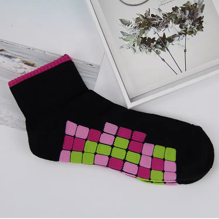 Colorful Plaid Color-Blocked Mid-Calf Cotton Socks for Men and Women, Breathable, Sweat-Absorbent, Sports, Casual, Versatile, Trendy Socks Wholesale