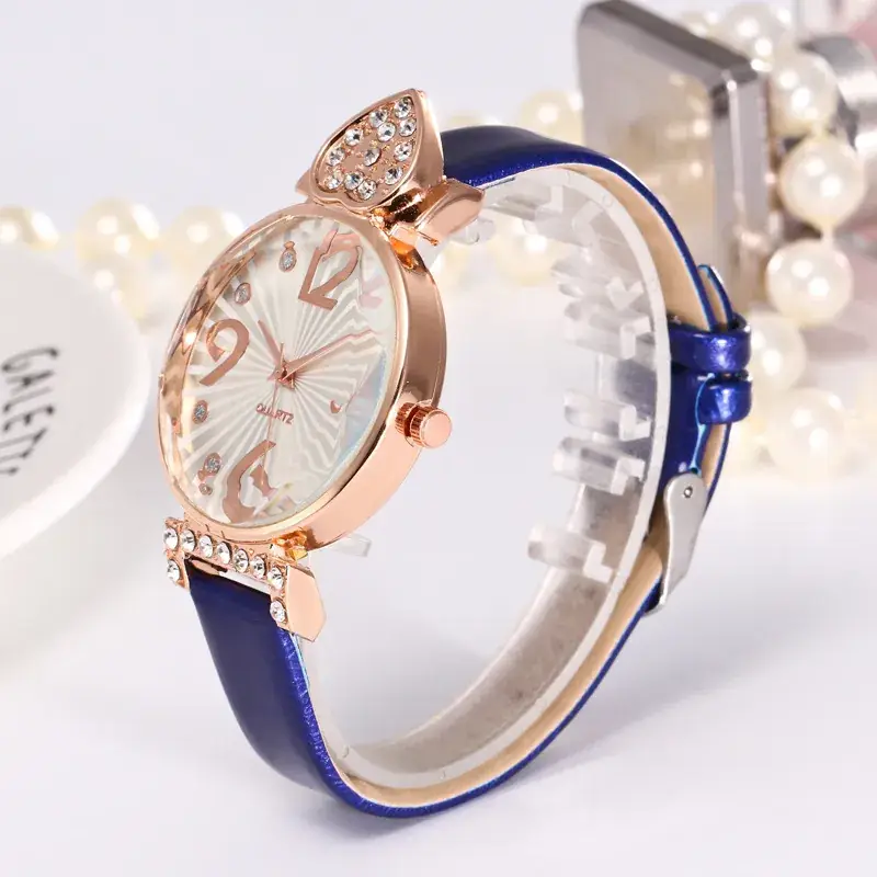 Women's Gold Shell Quartz Watch with Diamond Heart Design - Image 8