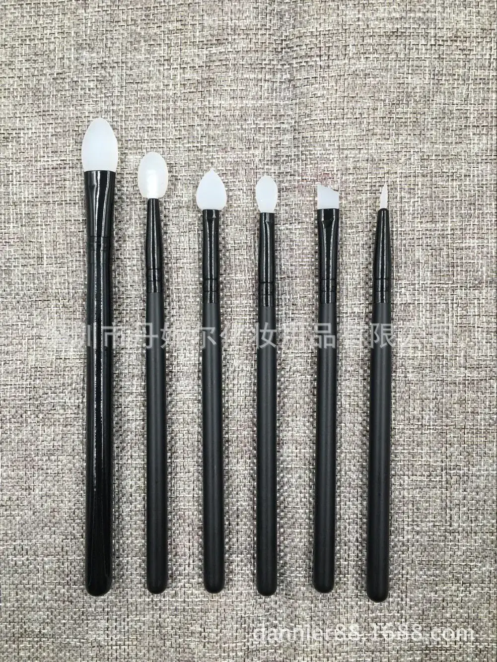 Soft Silicone Lip Mask Brush for Lips & Makeup — feature 2