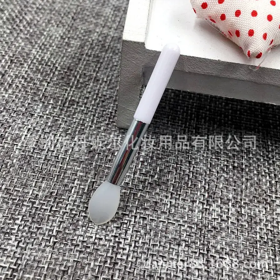 Soft Silicone Lip Mask Brush for Lips & Makeup - Image 4