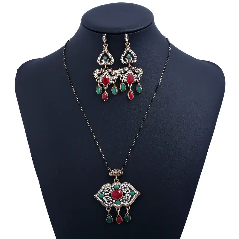 European & American Retro Earrings Set with Palace Wind Pendant - Image 4