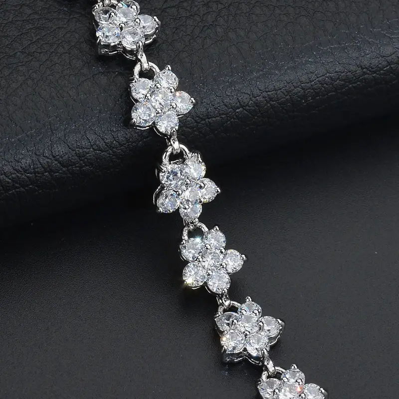 Zircon Plum Blossom Bracelet White Golden Plated — feature 11