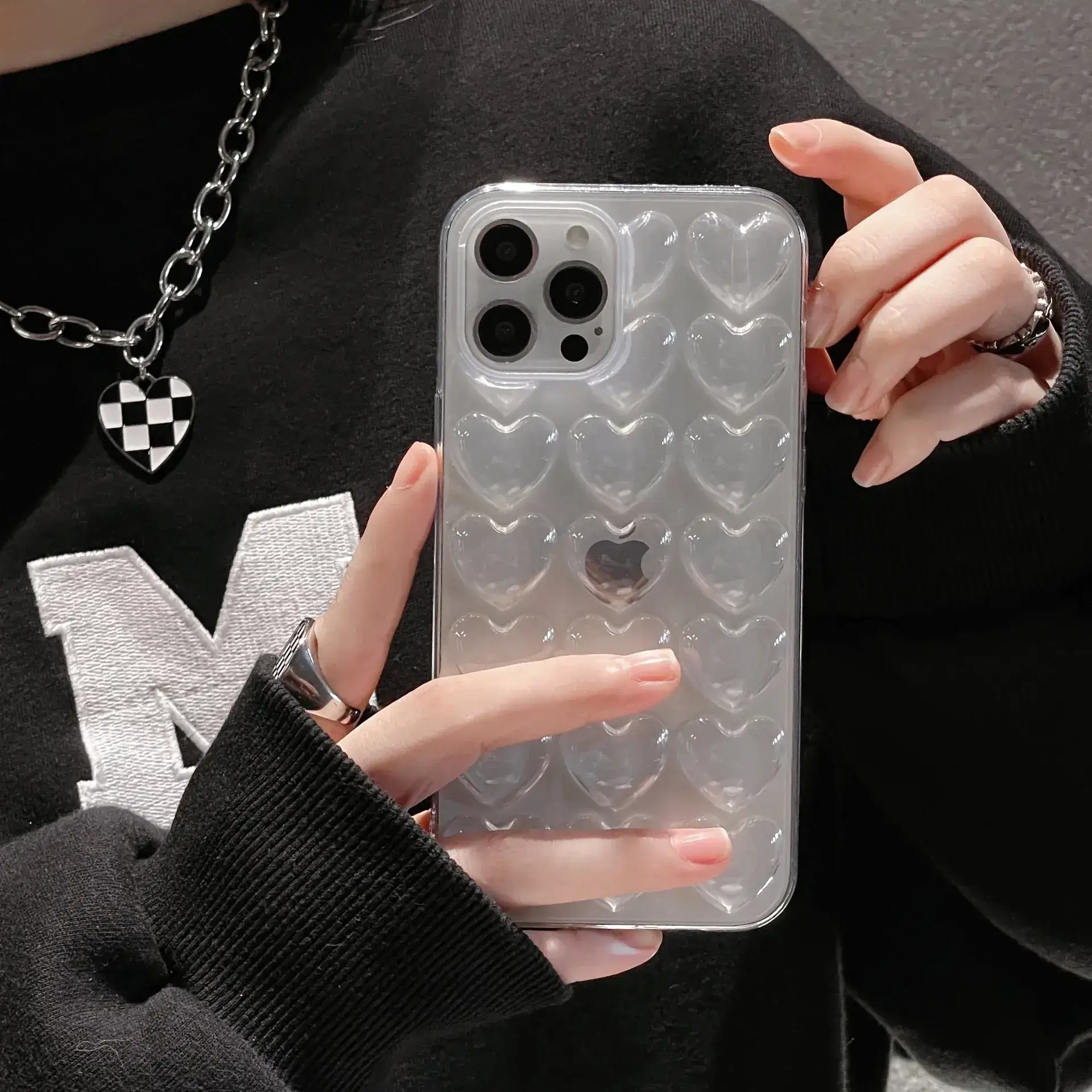 Three-Dimensional Heart Silicone iPhone 17 Pro Case - Image 9