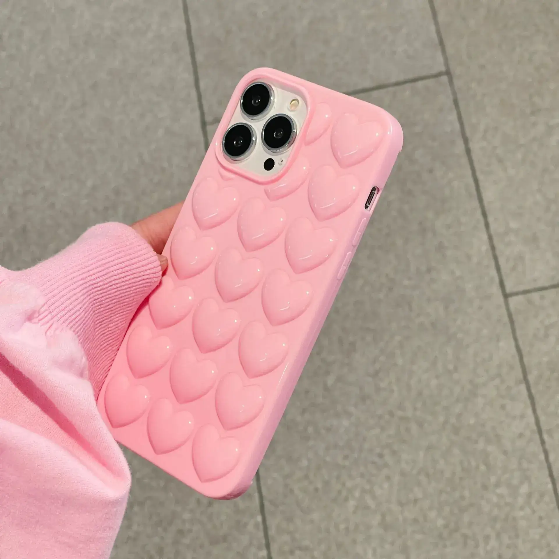 Three-Dimensional Heart Silicone iPhone 17 Pro Case - Image 2
