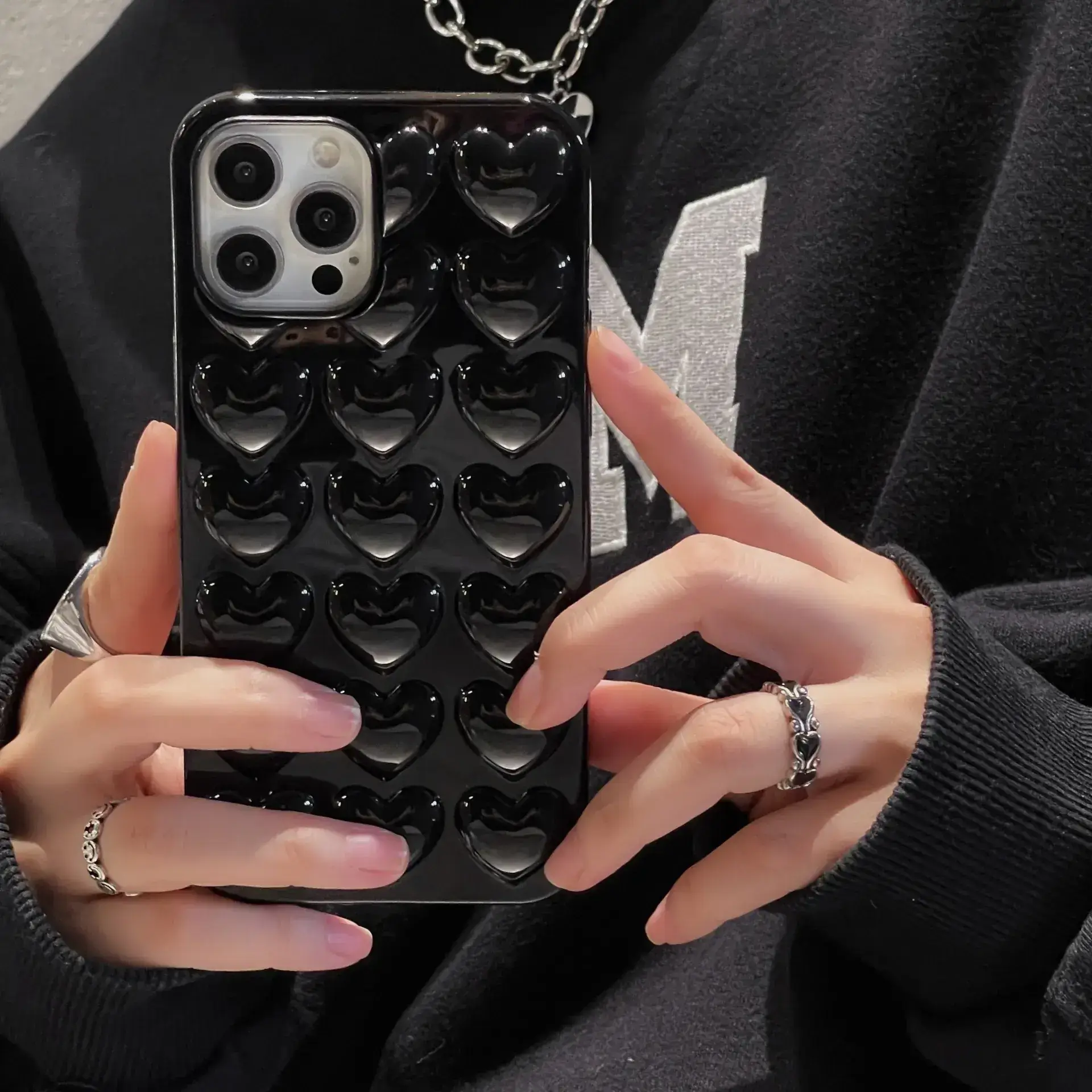 Three-Dimensional Heart Silicone iPhone 17 Pro Case - Image 3