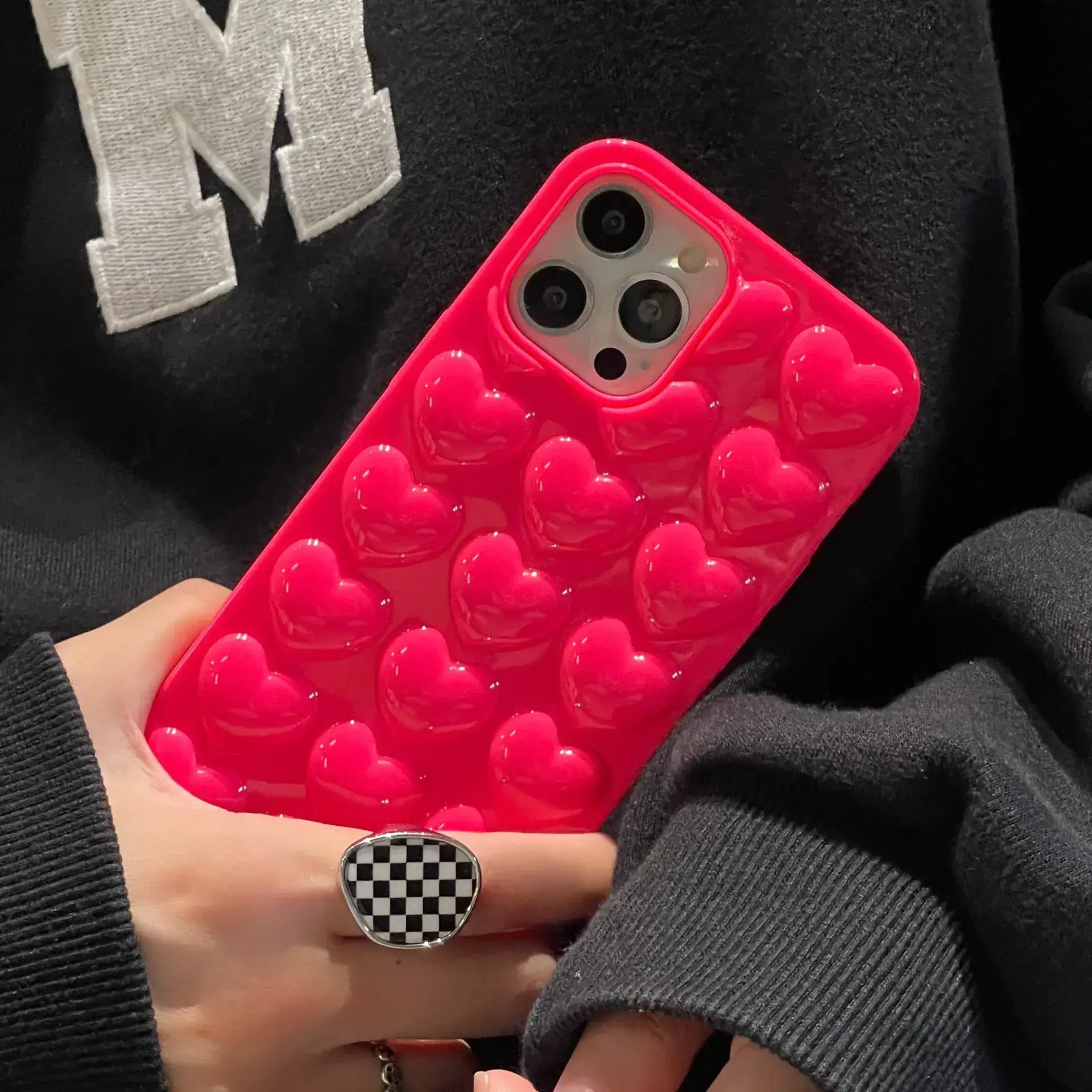 Three-Dimensional Heart Silicone iPhone 17 Pro Case - Image 4