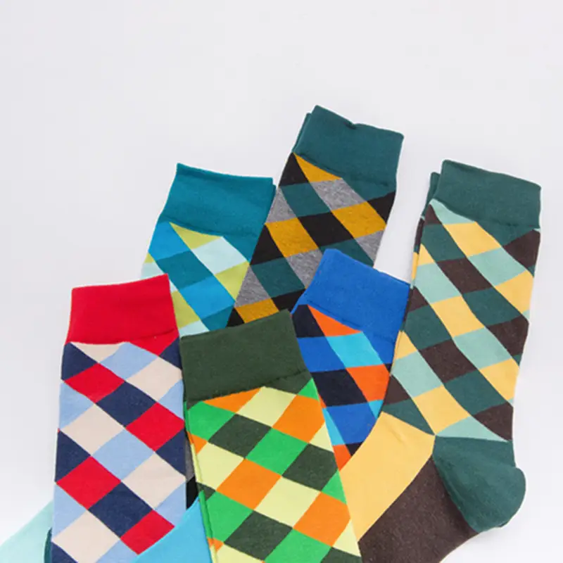 In stock cross-border color diamond Plaid men's mid-calf socks European and American version skateboard socks all-matching men's socks batch