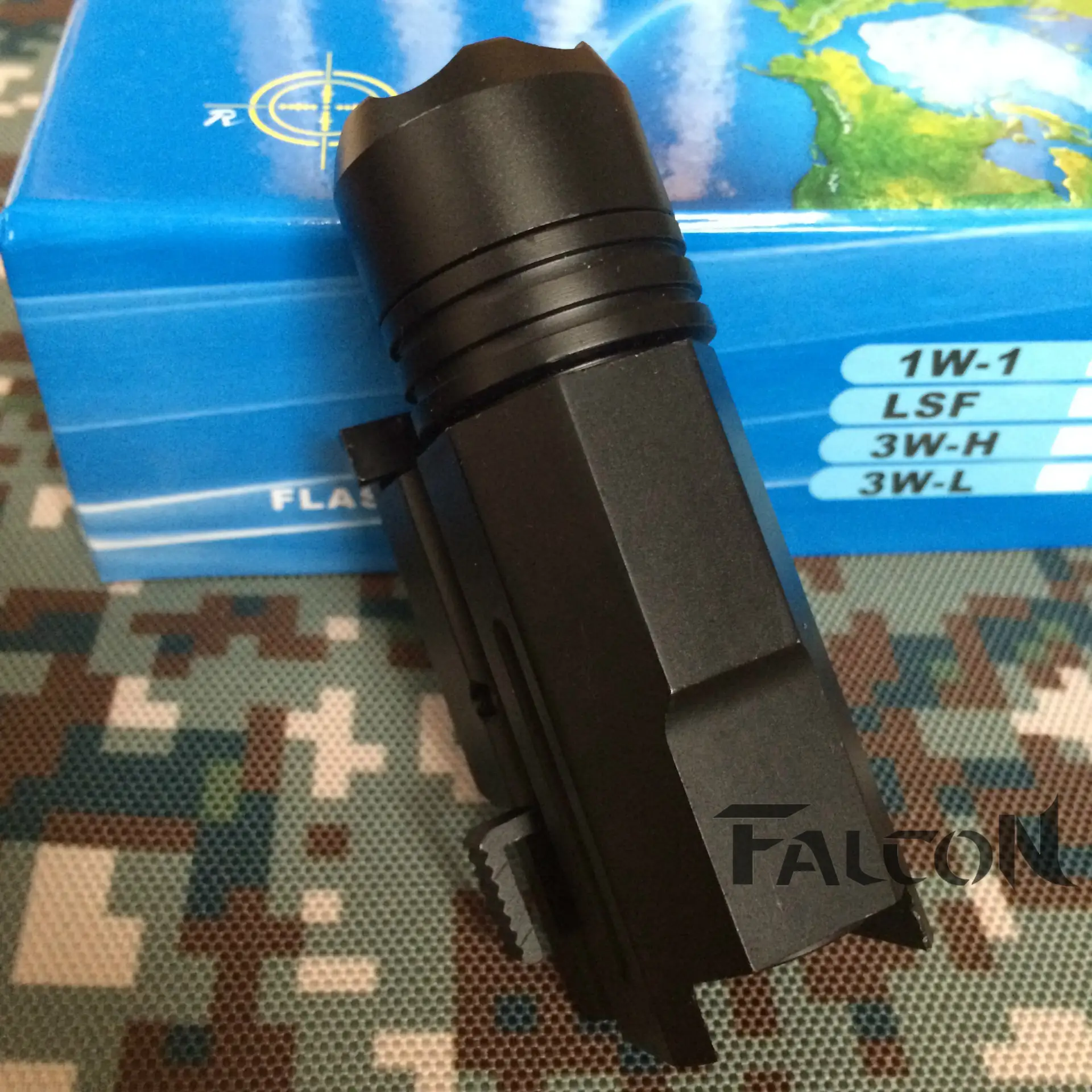 Tactical X100 LED Flashlight 20mm Track Clip — feature 13