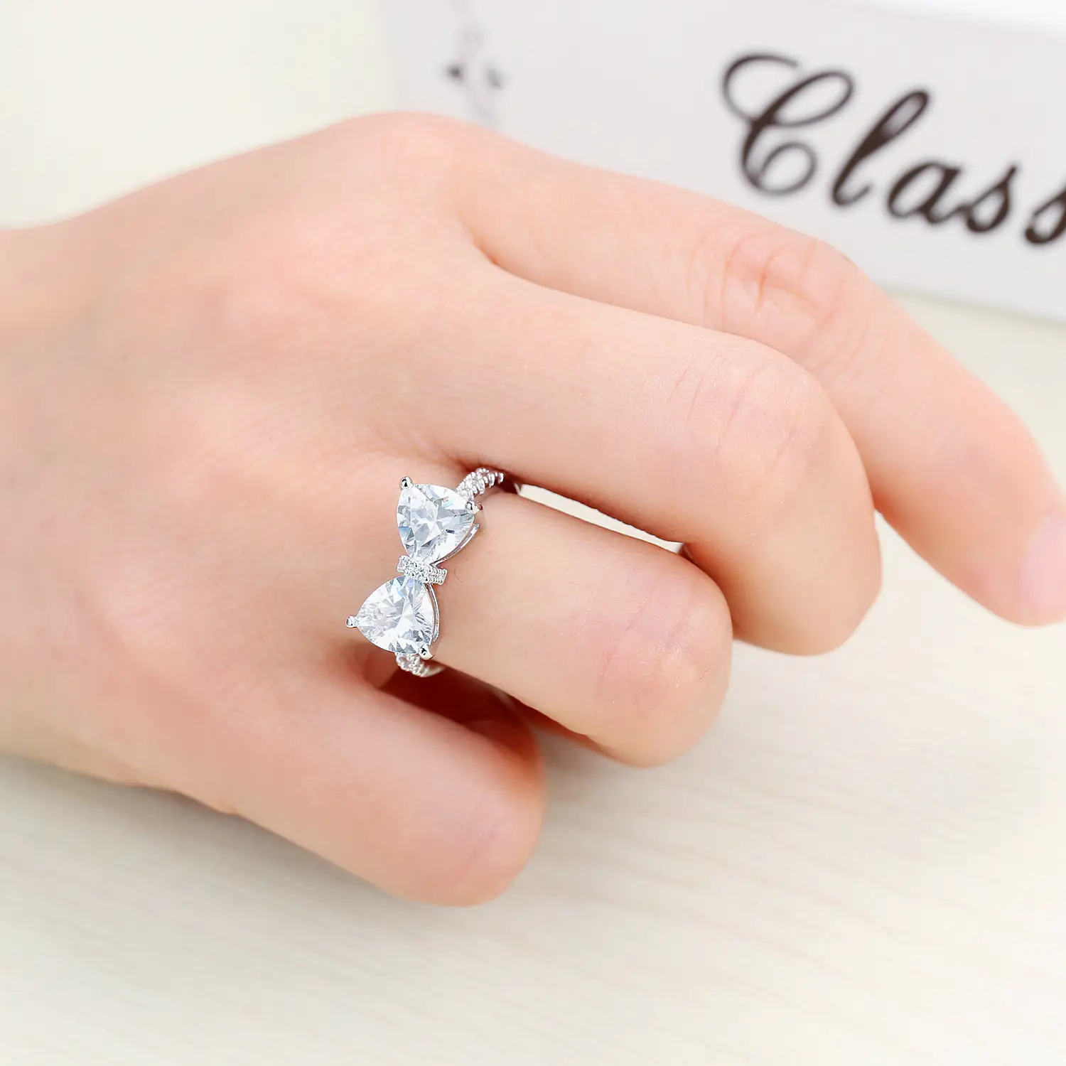 Women's Japanese Style Zircon Bow Ring Flash White Diamond - Image 5