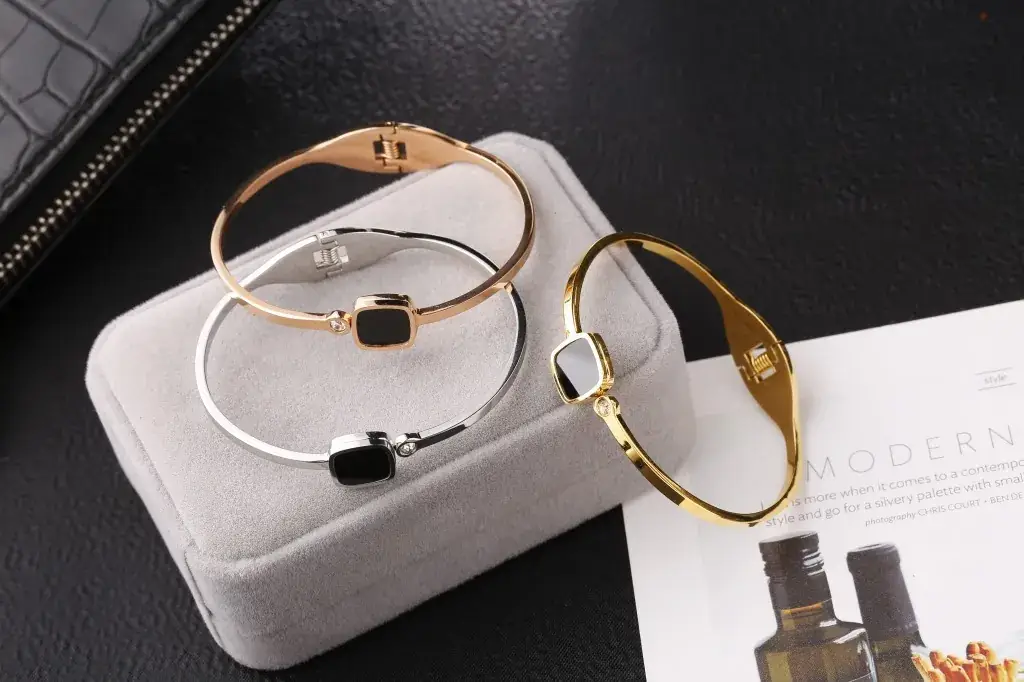 European and American Fashion Rose Gold Plated Bracelet Luo Number Letter Simple Square Black Face Bracelet Titanium Steel Jewelry — feature 3