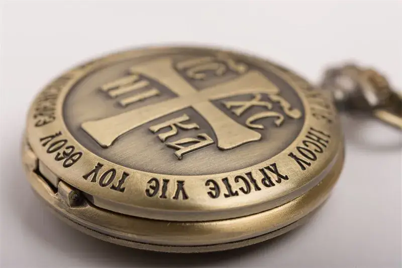 Retro Large Quartz Pocket Watch with Phoenix Cross Chain — feature 13