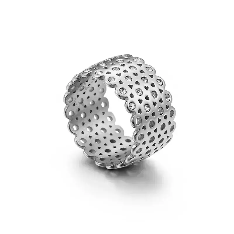 18K Gold Hollow Diamond Ring for Women - Image 4