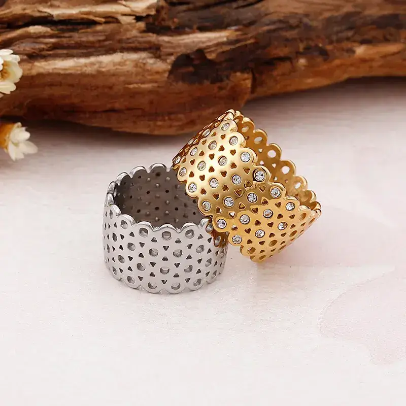 18K Gold Hollow Diamond Ring for Women - Image 7