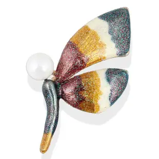 Yellow Little Duck Brooch with Rhinestone Design — feature 6