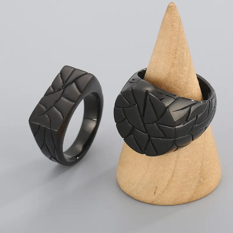 Golden Geometric Engraved Titanium Steel Ring 9.5mm — feature 7