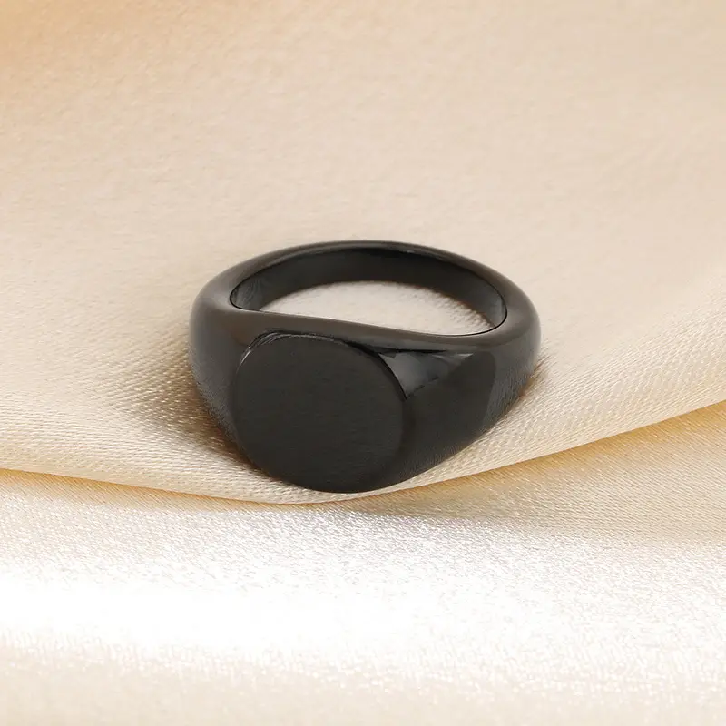 Golden Geometric Engraved Titanium Steel Ring 9.5mm - Image 4