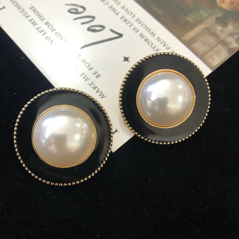 Classic Joker Retro Pearl Earrings Black White Gold - Image 4