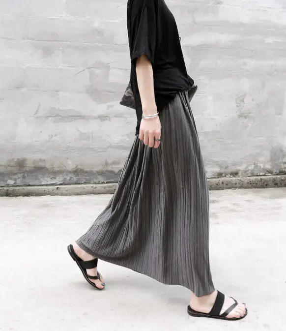 Women's Pleated Skirt Olive Green Large Hem — feature 1