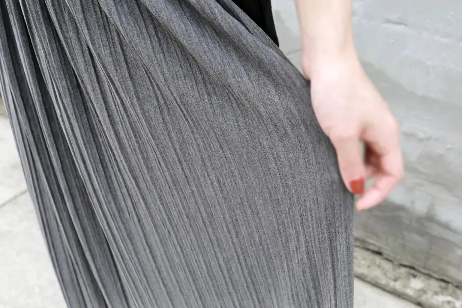 Women's Pleated Skirt Olive Green Large Hem — feature 8