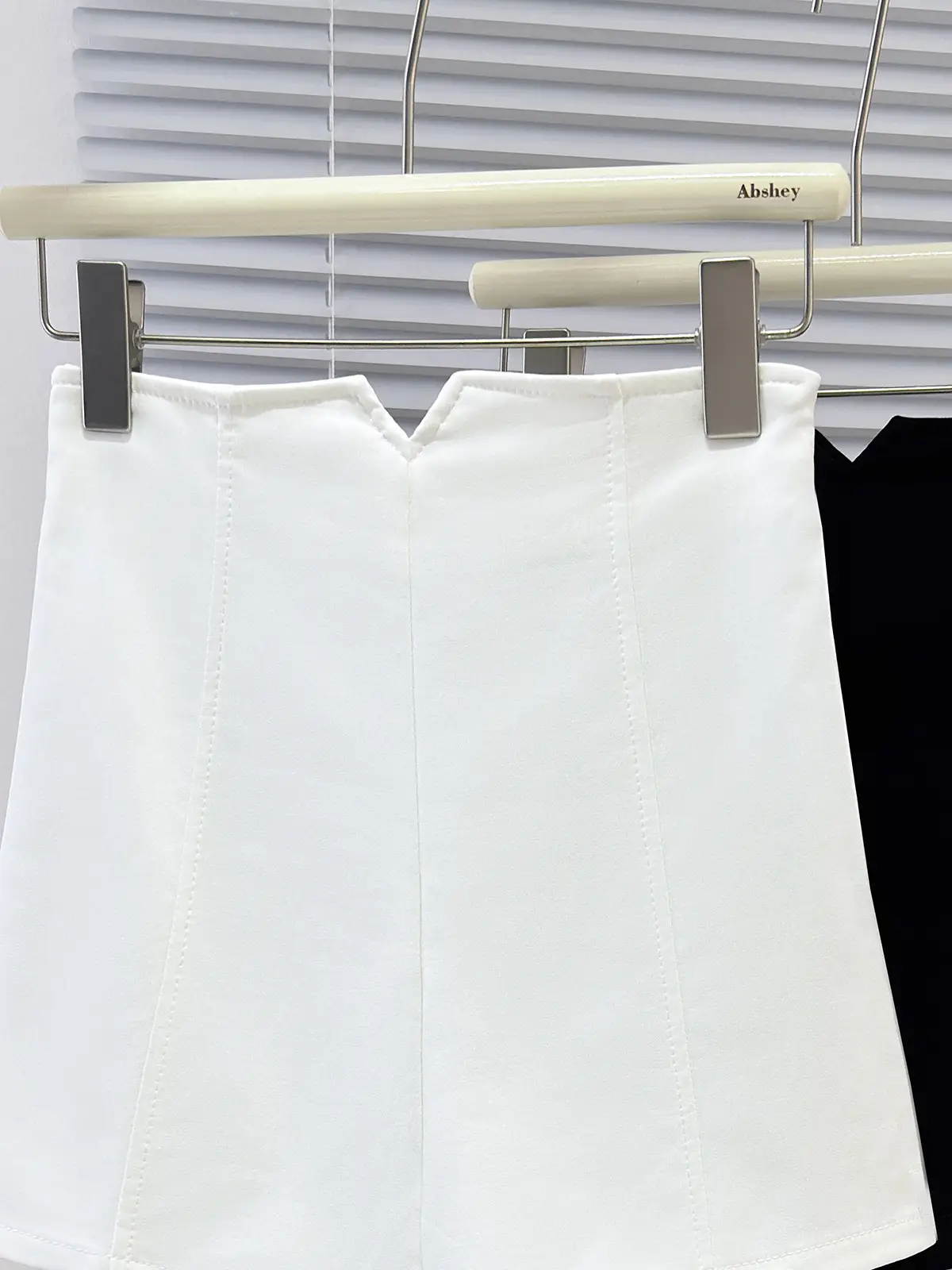 White Hot Pants with Side Zipper & Elastic A-Line Design — feature 5