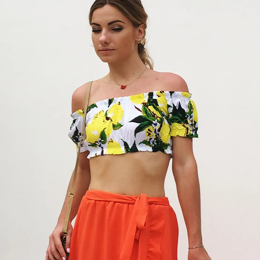 Off-shoulder floral crop top for women - Image 4