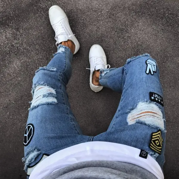 Men's Black Ripped Skinny Jeans with White Sneakers - Image 4
