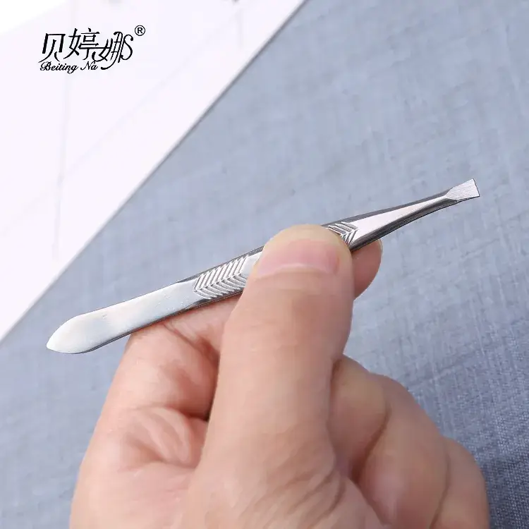 Betina Small Pull Eyebrow Clip Clip - Image 4