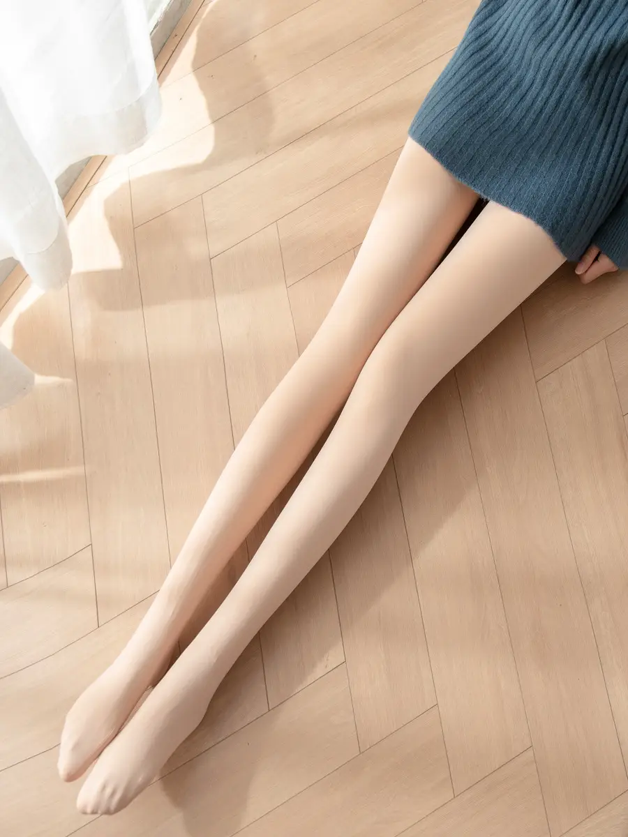 Women's Fleece-Lined Bare Leggings with Water-Gloss Pants - Image 9