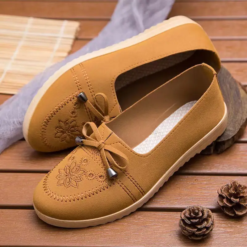 Spring Autumn Old Beijing Cloth Shoes Shallow Mouth Slip-on Middle-aged and Elderly Mother Shoes Foreign Trade Women's Shoes Casual Canvas Shoes