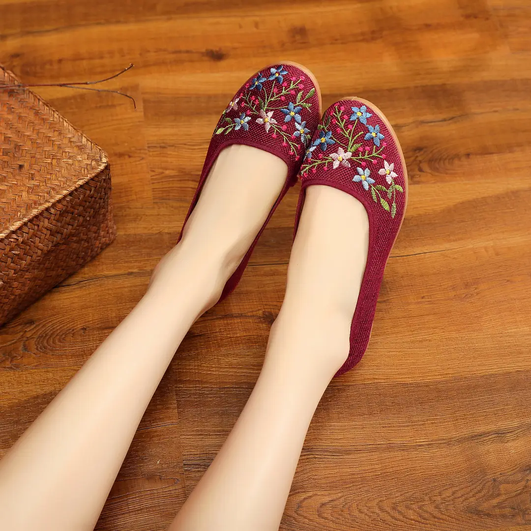 26 New Spring and Summer Old Beijing Cloth Shoes for Women, Middle-Aged and Elderly Mother's Shoes, Soft-Soled Embroidered Shoes, Ethnic Style Dance Shoes