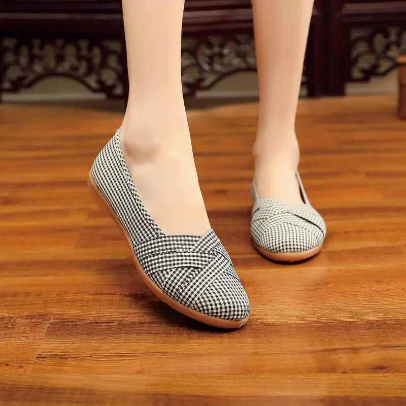 New Women's Shoes Old Beijing Cloth Shoes Middle-aged and Elderly Mothers' Shoes Loose Non-slip Women's Single-layer Shoes Slip-on Beef Sole