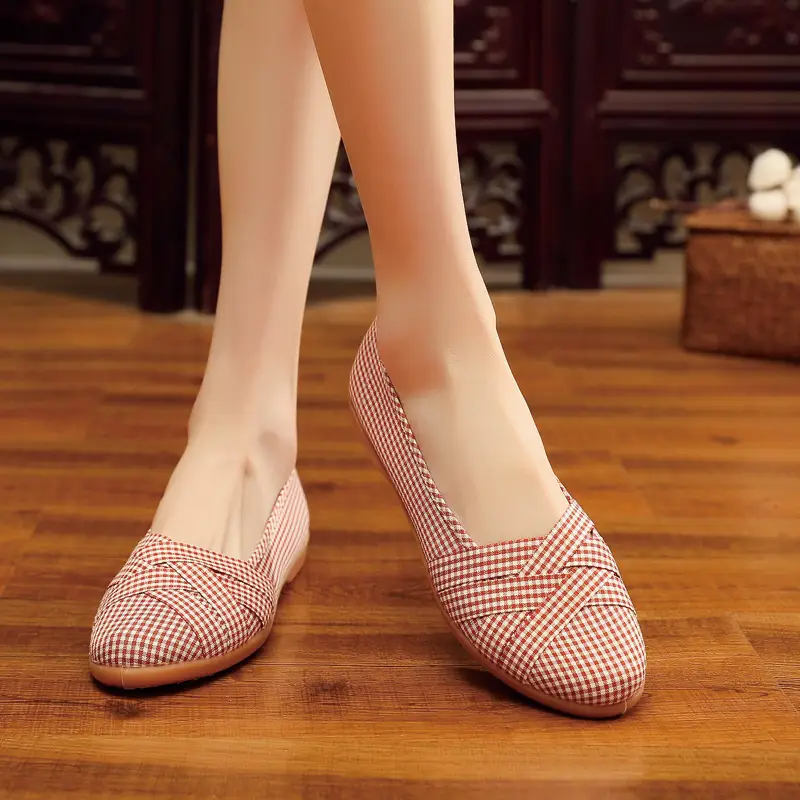 New Women's Shoes Old Beijing Cloth Shoes Middle-aged and Elderly Mothers' Shoes Loose Non-slip Women's Single-layer Shoes Slip-on Beef Sole