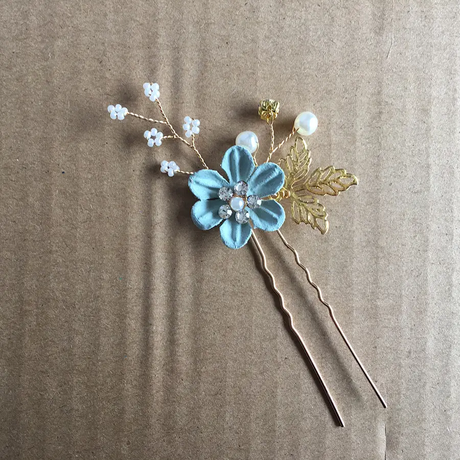 White Floral Hairpin with Pearl Accents for Weddings - Image 46