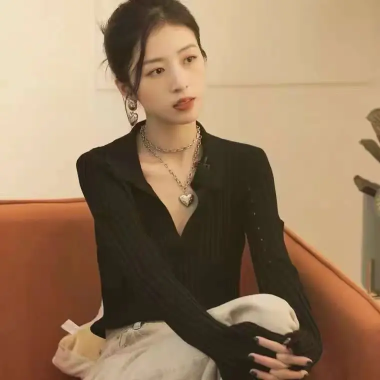 Women's Knitted Flip V Collar Shirt Brown Slim Fit