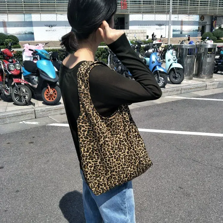 Leopard Print Women's Cloth Shoulder Bag Green — feature 10