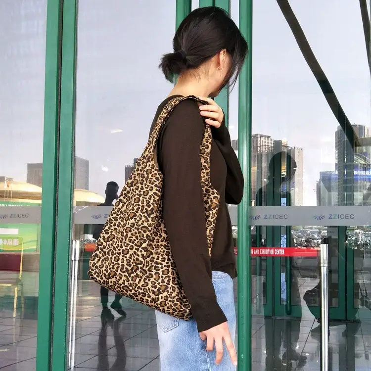 Leopard Print Women's Cloth Shoulder Bag Green — feature 15