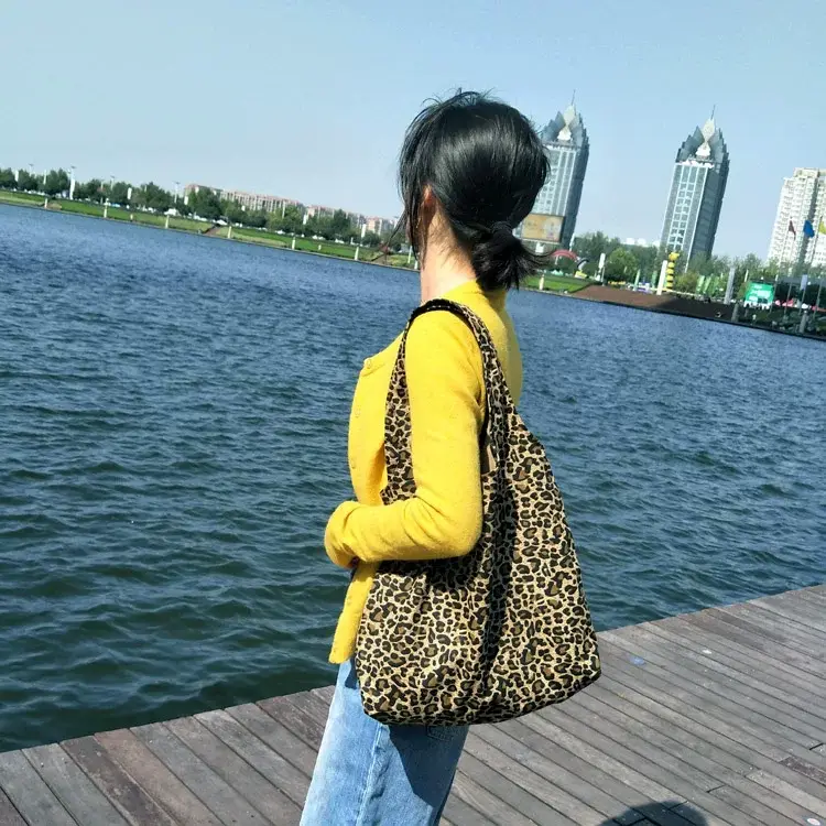 Leopard Print Women's Cloth Shoulder Bag Green — feature 19