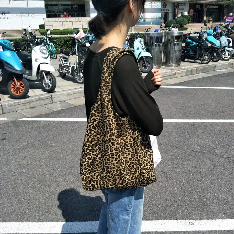 Leopard Print Women's Cloth Shoulder Bag Green — feature 5