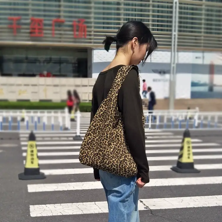 Leopard Print Women's Cloth Shoulder Bag Green — feature 8