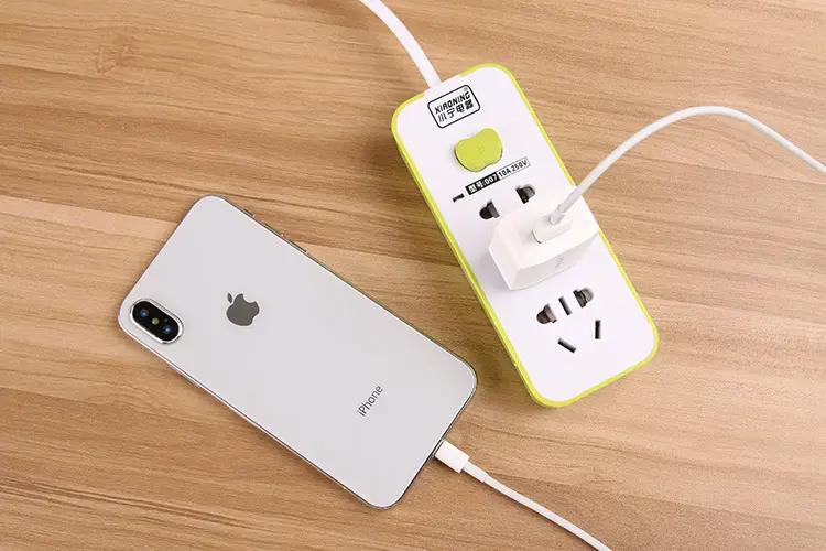 USB Mobile Charging Head 5V2.4A Power Adapter — feature 12