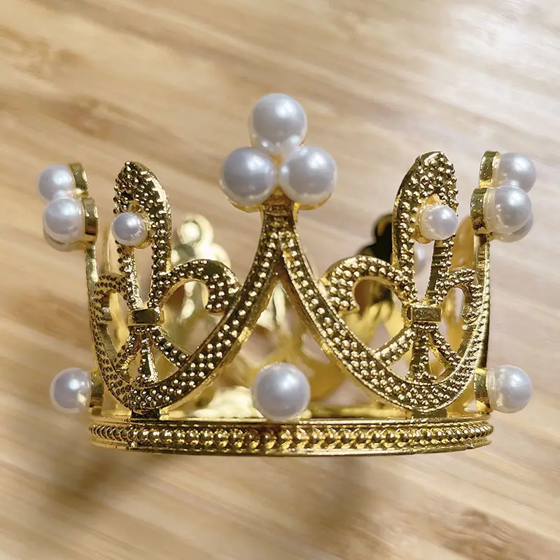 Silver Mini Crown Cake Decoration for Kids — feature 6