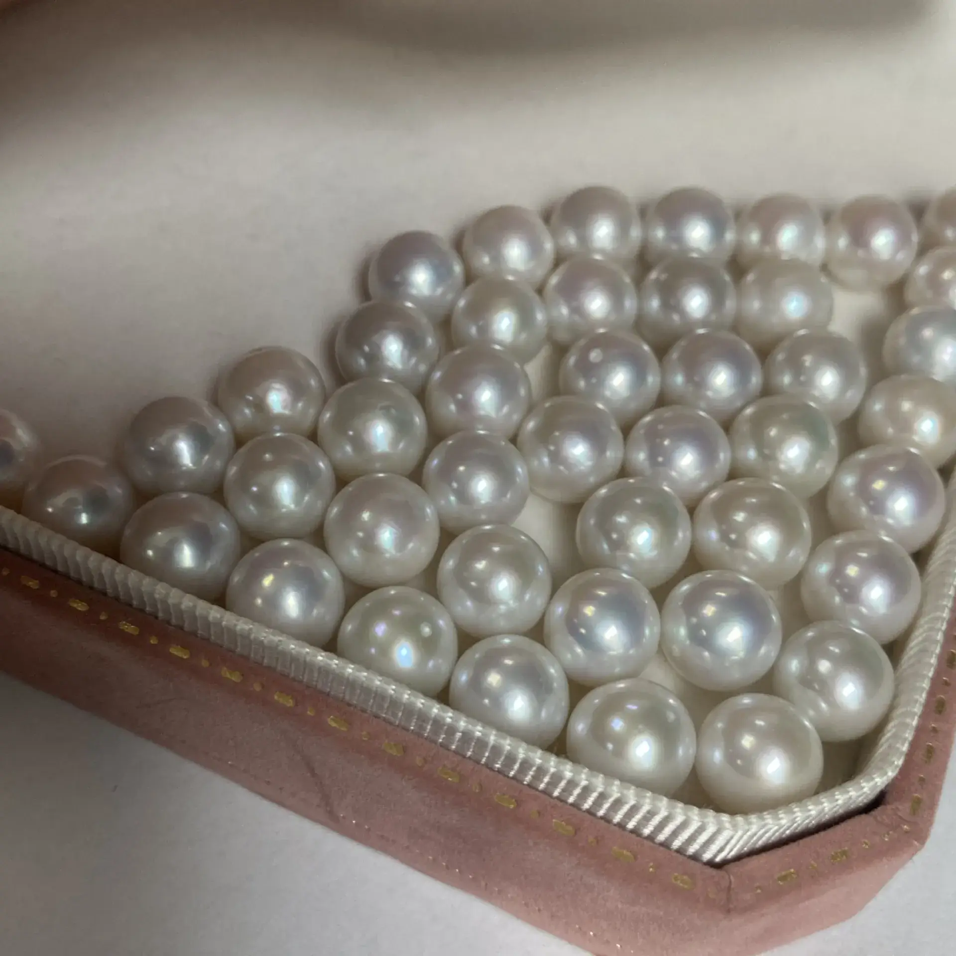 Strong Light Round Freshwater Pearls 8-9mm White - Image 2