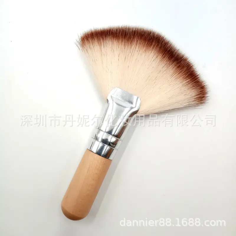 Log Style Large Fan Brush Powder Makeup Brush - Image 2