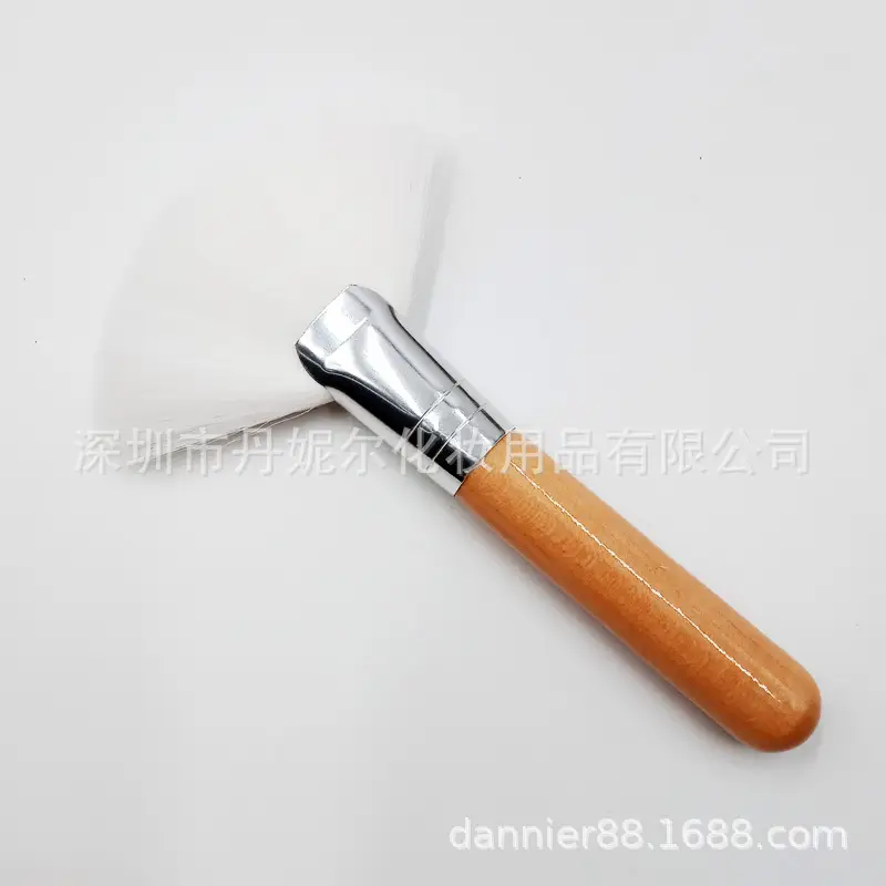 Log Style Large Fan Brush Powder Makeup Brush - Image 3
