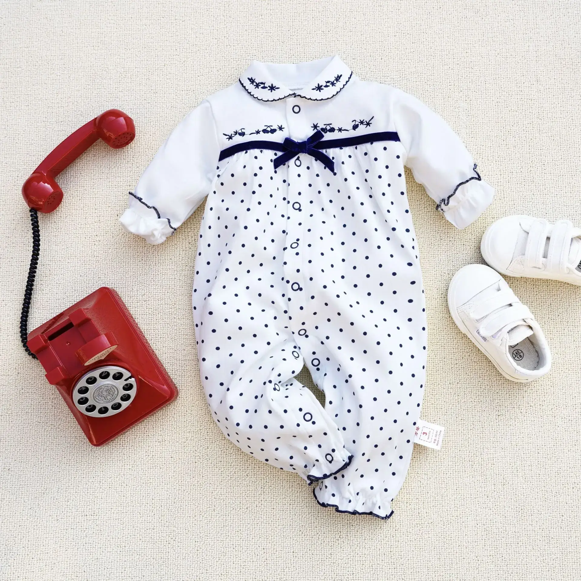 No feet, white background, blue dot, floral