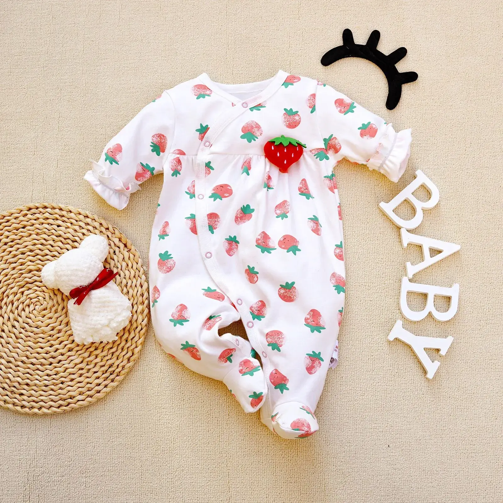 White background three-dimensional strawberry