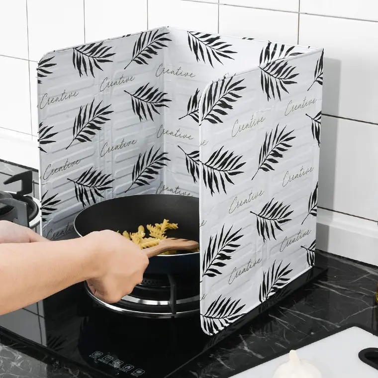 Foldable Aluminum Oil Baffle for Kitchen Stove